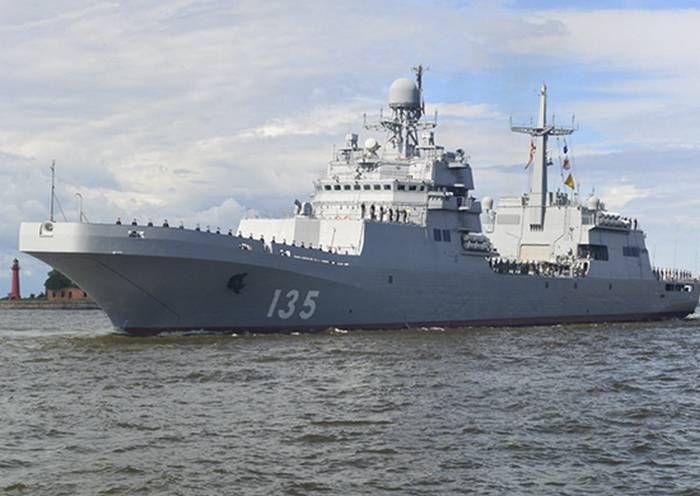 Новый БДК "Иван Грен"  провел стрельбы в Балтийском море