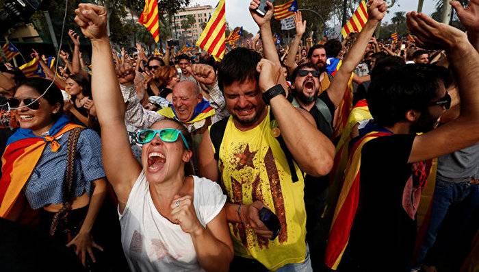 Власти Испании решили распустить парламент Каталонии