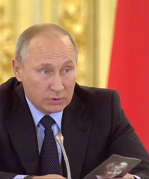Владимир Путин: Надеюсь, юбилей революции подведёт черту под расколом в обществе