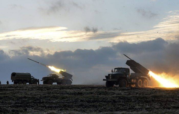 Порошенко приказал ракетным войскам быть готовыми "вернуться в Донбасс"