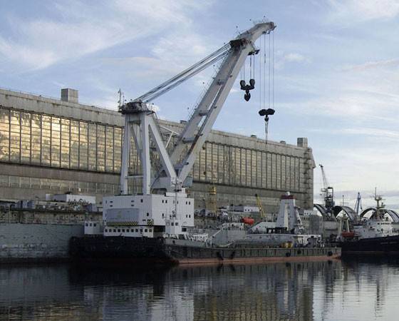 Севастопольский завод возобновил строительство плавучих кранов