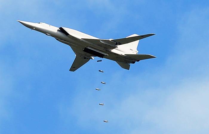 Ту-22М3 и подлодка "Колпино" нанесли удар по боевикам ИГ в Сирии