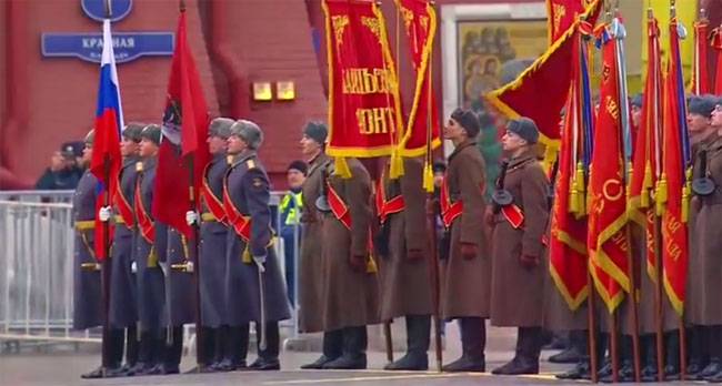 В День воинской славы России состоялся торжественный марш на Красной площади