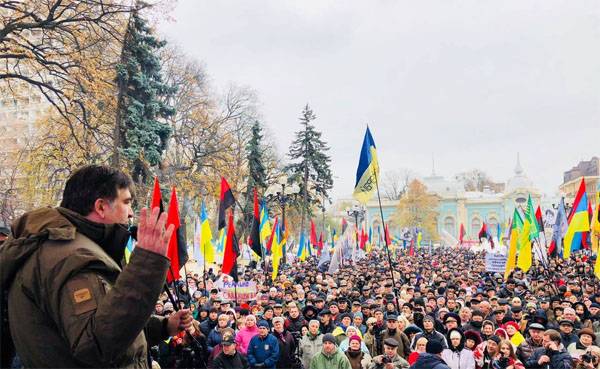 Миша-революционер. У стен здания ВРУ новый митинг Саакашвили
