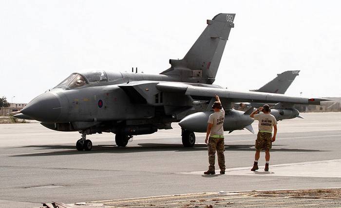 Уильямсон: Британские ВВС продолжат атаковать позиции ИГ* 