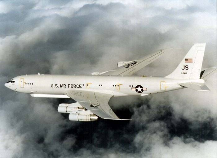 Самолет боевого целеуказания ВВС США провел полет вблизи КНДР 