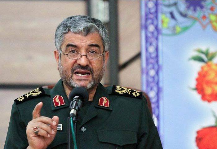 Командир КСИР прокомментировал слова Макрона о ракетной программе Ирана