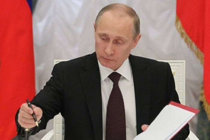 Путин подписал поправки в закон о статусе иностранного агента для СМИ