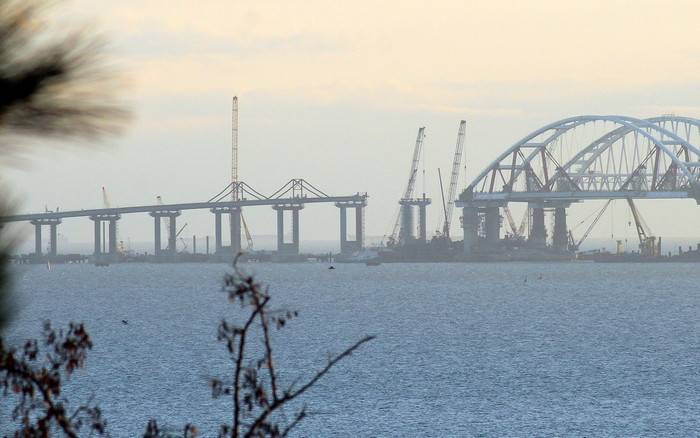 На Украине придумали новый способ остановить строительство Крымского моста