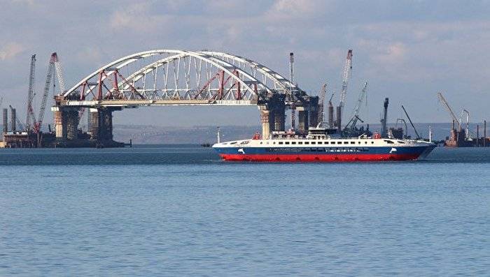 Киев угрожает санкциями всем компаниям, связанным с Крымским мостом