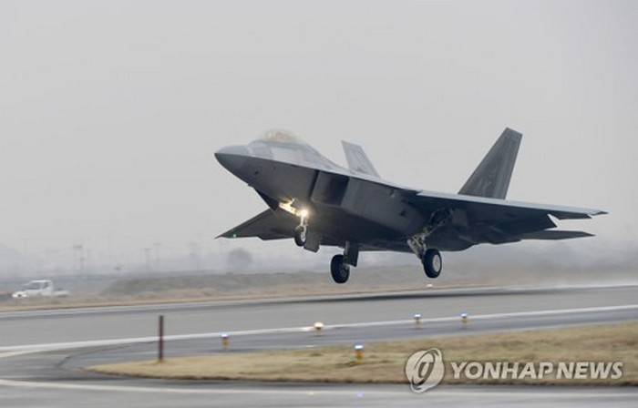 СМИ: Американский истребитель F-22 сломался во время учений в Южной Корее