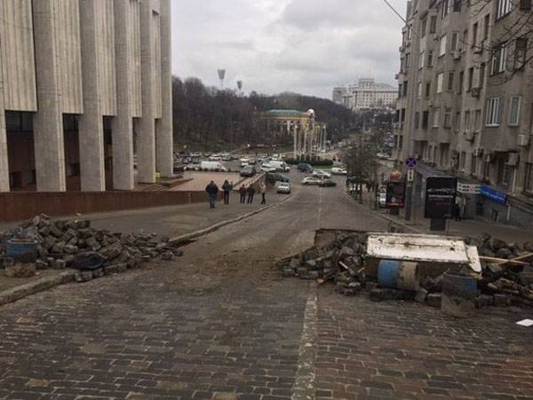 Сводки из бурлящего центра Киева