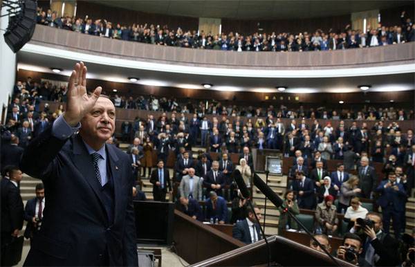 Эрдоган заявил о необходимости пересмотреть мирный договор от 1923 года