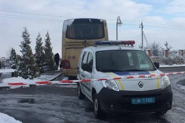 Варшава прокомментировала подрыв туристического автобуса на Украине