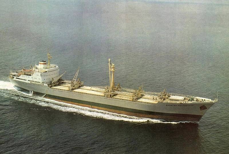 Черноморский судостроительный завод: военные будни сухогрузов николаевской постройки