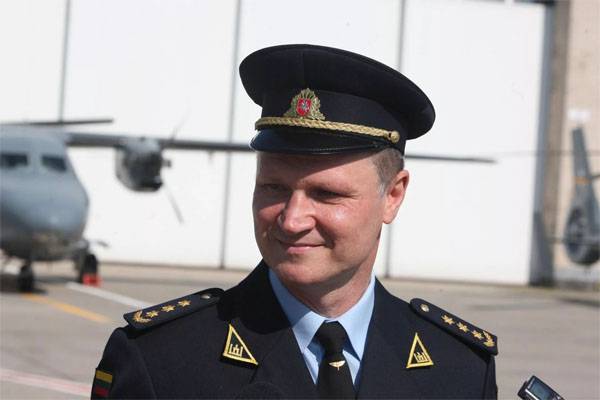 Командующего ВВС Литвы отстранили за планы по ремонту вертолётов в РФ. Что решил суд?