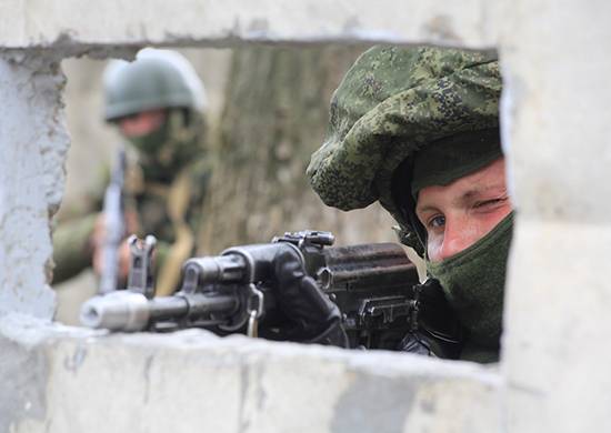 Спецназ блокировал прорыв диверсионной группы на учении в Курской области
