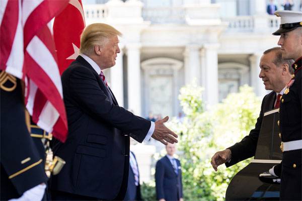 Трамп предостерёг Эрдогана от боестолкновения турецких и американских войск в Сирии