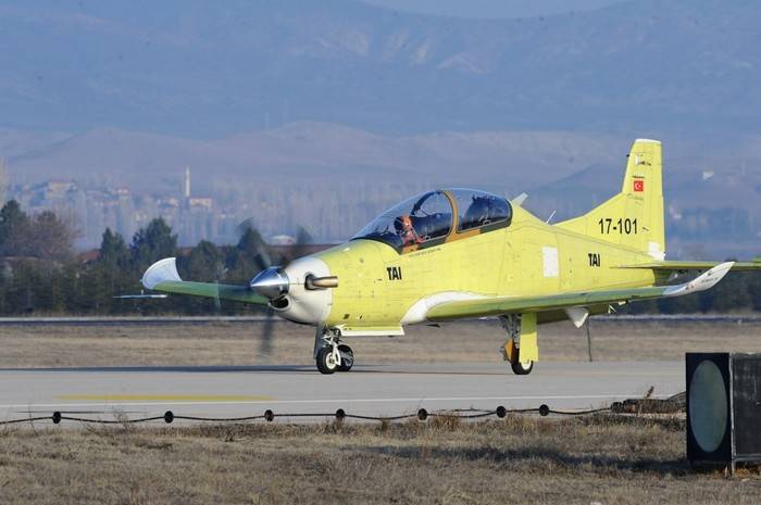 Турецкий самолет для расширенной подготовки летчиков совершил первый полет