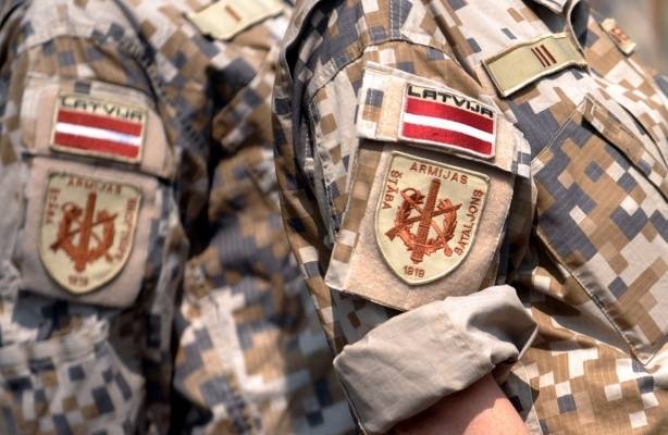 Массовый кариес мешает Латвии укомплектовать вооруженные силы
