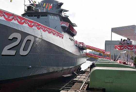 В Сингапуре спущен на воду очередной патрульный корабль LMV