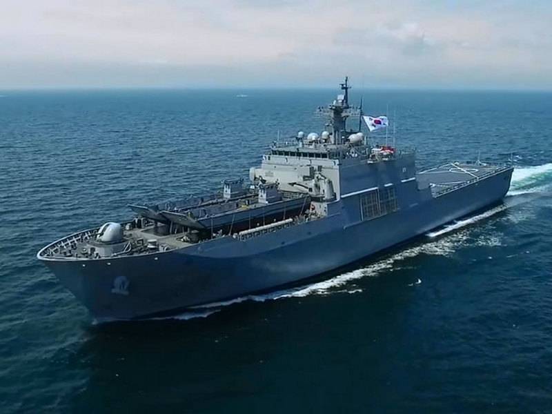 Южнокорейский  флот получил новый "десантник"