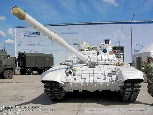В заводском цеху вместе с Т-80БВ был замечен «Белый Орел»