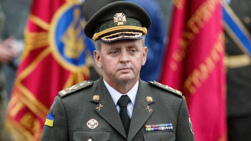 Муженко "насчитал" на Донбассе свыше 30 тыс. российских военных и 700 танков