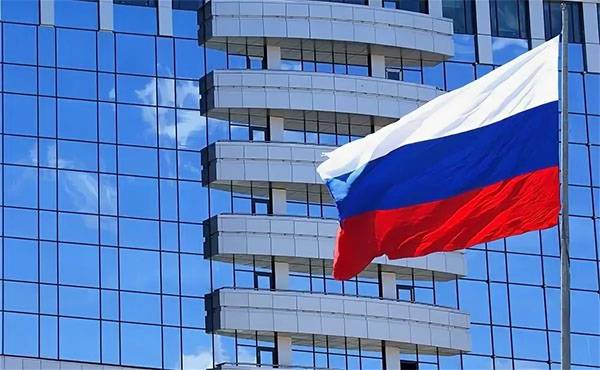 Россия празднует день государственного флага