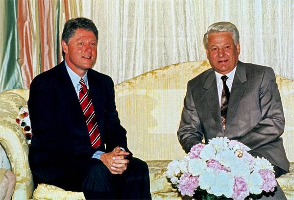 В США опубликованы материалы 1999 года о разговорах Ельцина и Клинтона о Путине