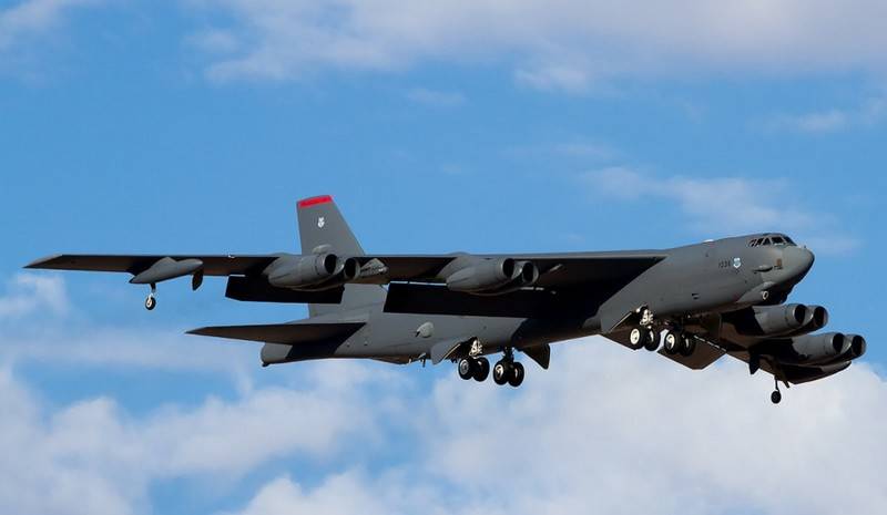 Американские "стратеги" B-52H "посетили" Средиземноморье и Арктику