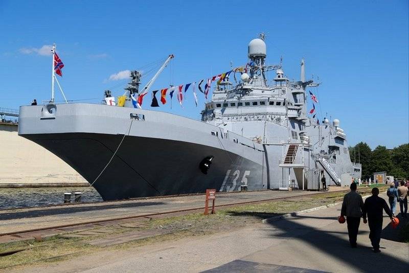 БДК "Иван Грен" пополнит состав Северного флота к концу месяца