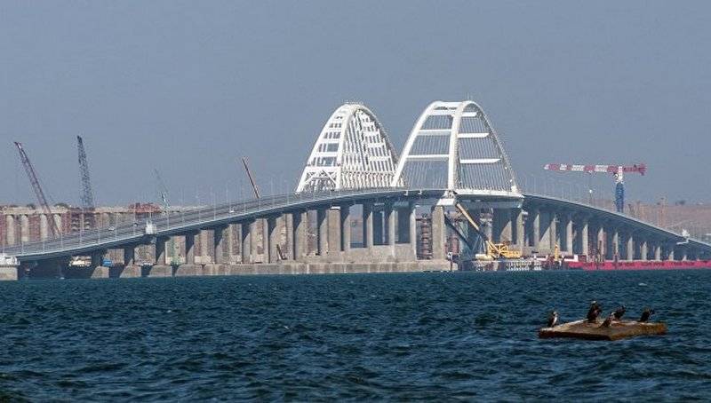 На Крымском мосту установлены все железнодорожные опоры
