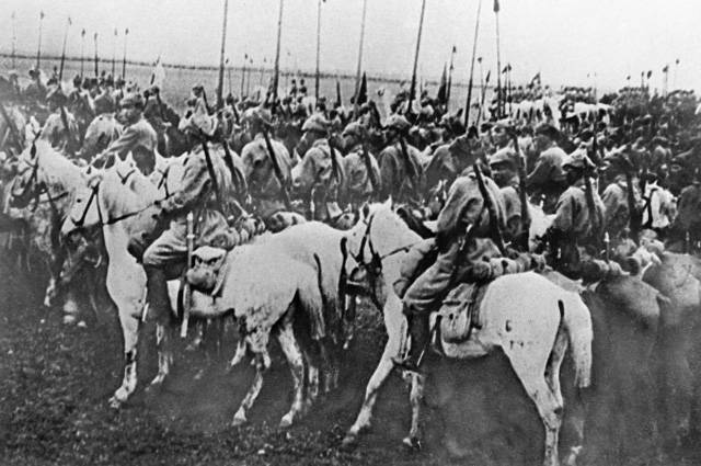 Польская пехота против красной кавалерии
