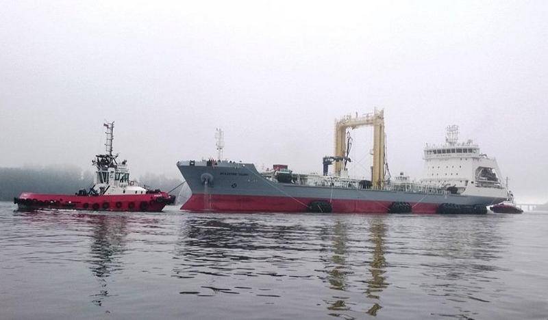 Средний морской танкер "Академик Пашин" вышел на ходовые испытания