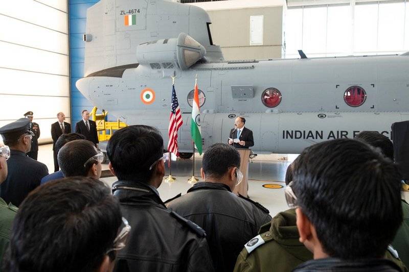 Индийская армия получила первый "летающий вагон" CH-47 Chinook