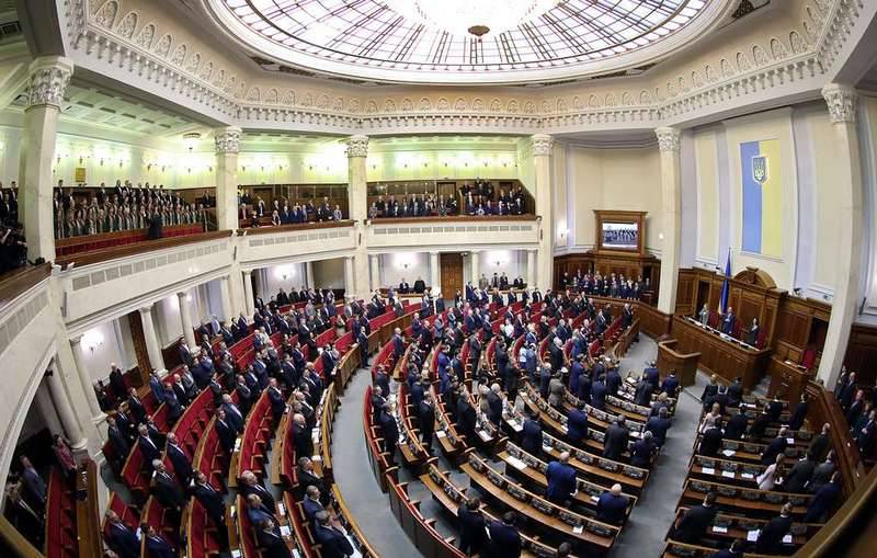 В украинской Конституции закрепили курс на вступление в НАТО и Евросоюз