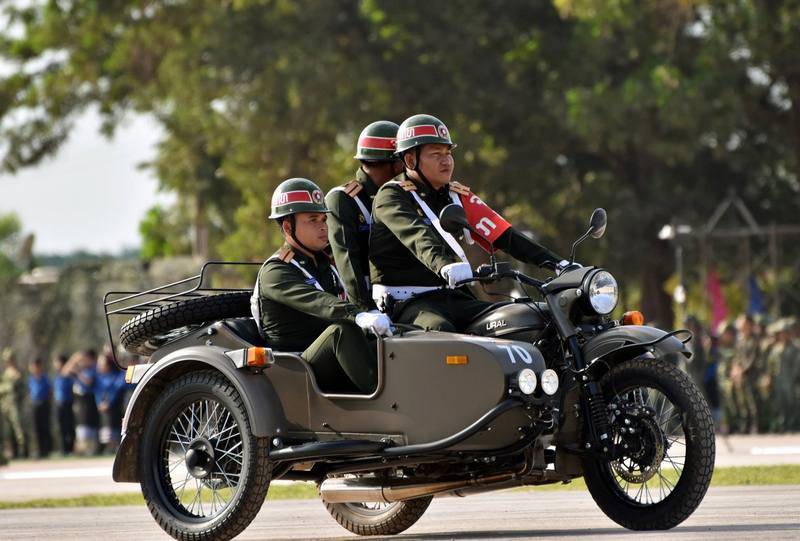 Армия Лаоса пересела на российские мотоциклы "Урал"