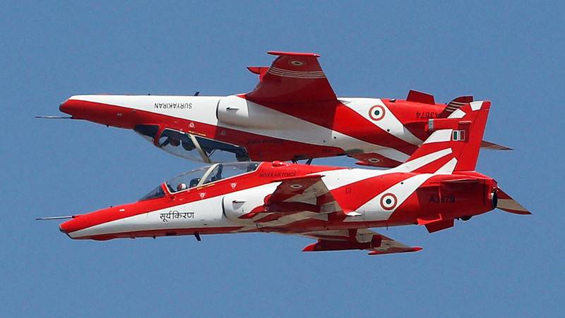 В Индии упали два самолета пилотажной группы индийских ВВС "Сурья Киран"