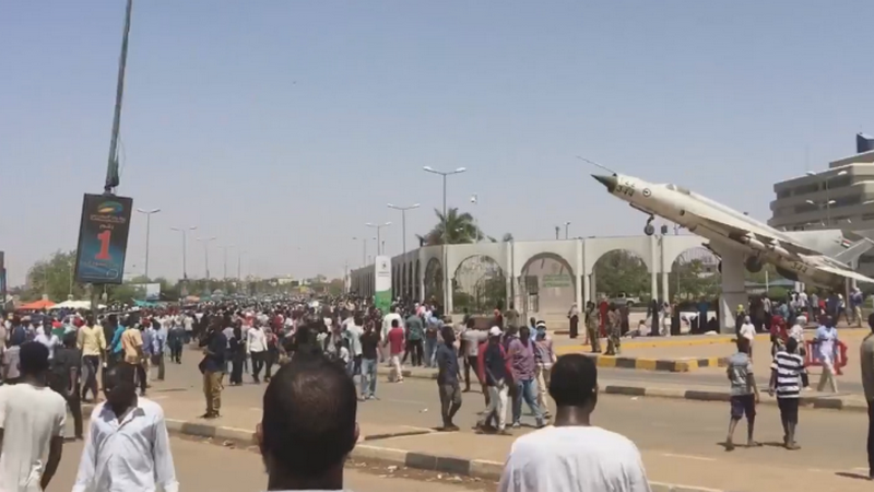 В Судане к власти в ходе переворота пришли военные