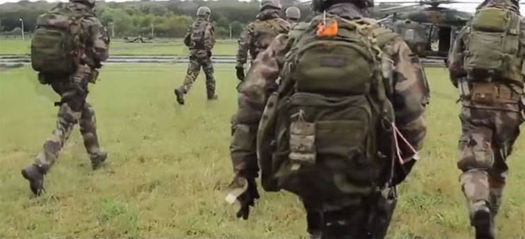 Франция направит несколько сотен военных и бронетехнику к границам РФ