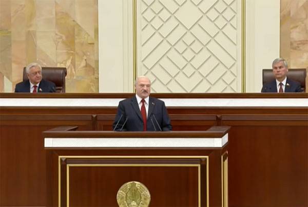 Лукашенко заявил, что Белоруссия с Россией будет вместе в окопах