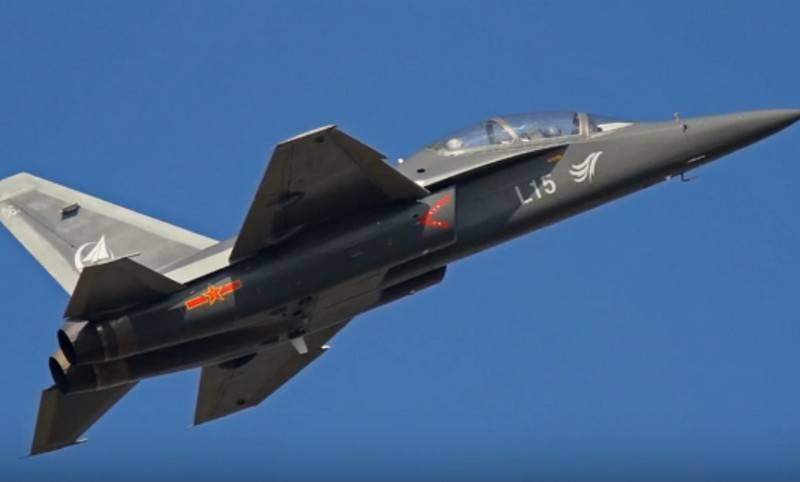 Украина намерена организовать сборку китайских самолетов Hongdu L-15