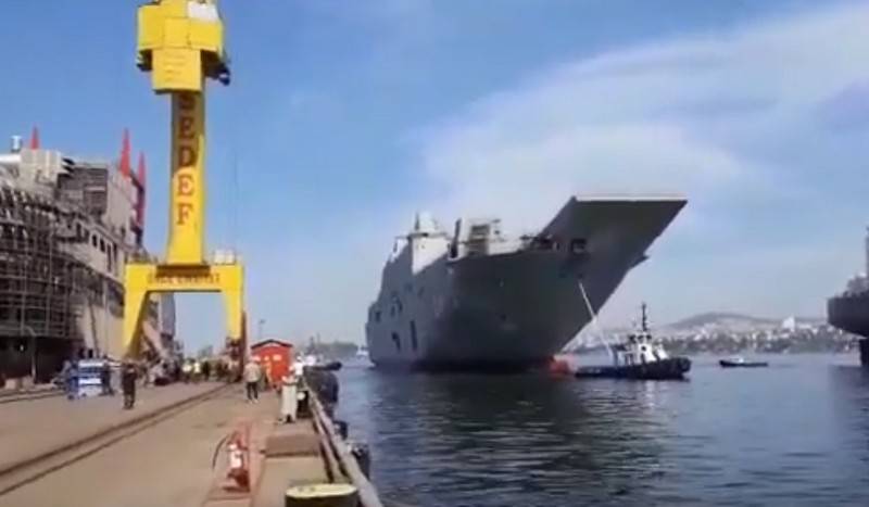 В Турции спустили на воду первый универсальный десантный корабль