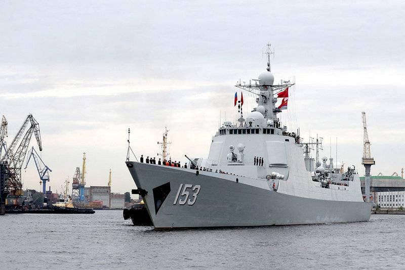Китайский эсминец "Сиань" проекта 052C пришвартовался в Санкт-Петербурге
