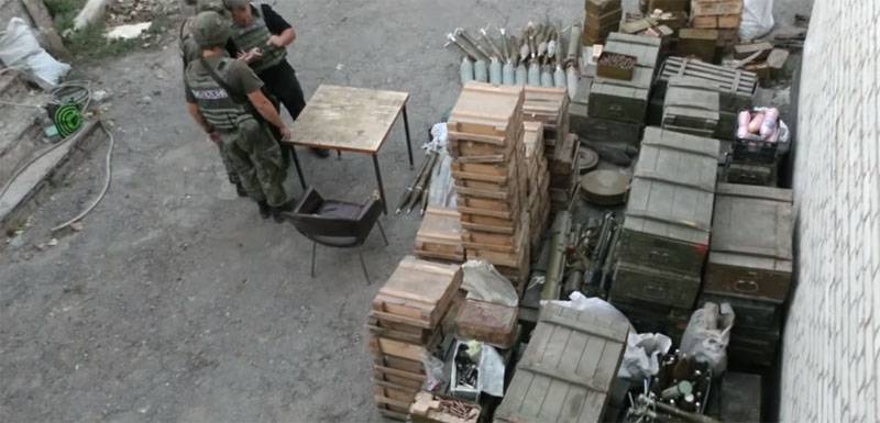 Нацполиция Украины заявила о добровольном разоружении ОУН и "Правого сектора" на Донбассе