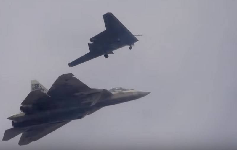 В Сети появилось видео полёта ударного БПЛА "Охотник" в паре с Су-57