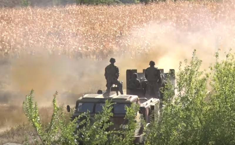 На учениях армии Молдавии показали "адскую молотилку" на шасси тягача от РСЗО