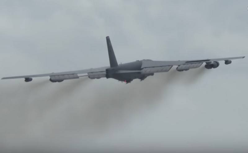 Американские В-52Н продолжают отрабатывать атаки на российской границе