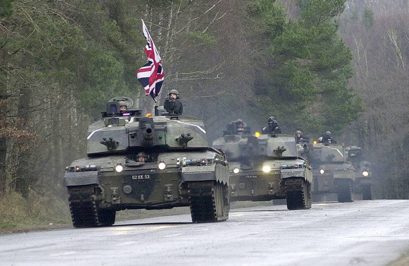 Британия продолжает перебрасывать бронетехнику в Эстонию